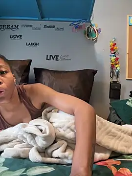 PHOENIXINTHEMIDDLE online show from November 25, 8:38 am