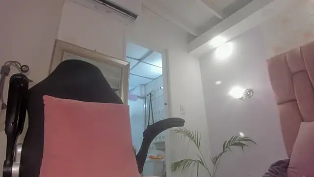 aishathornee online show from March 30, 7:13 pm