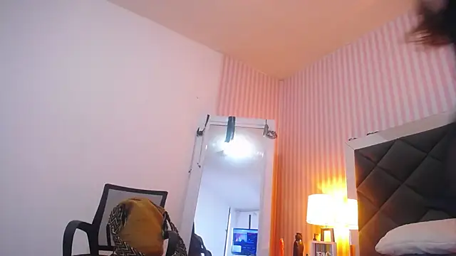 ViictoriaJones  online show from December 22, 1:58 pm