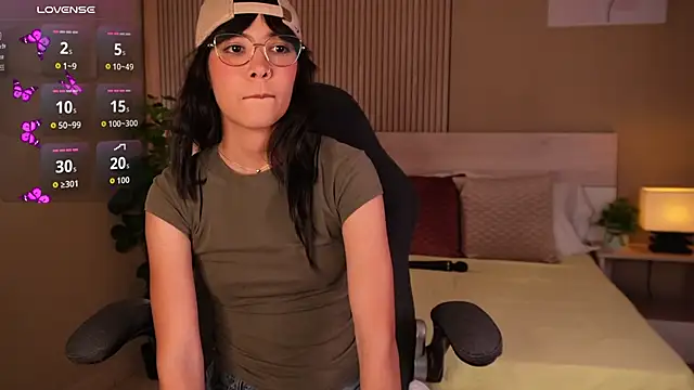 aprilqueenie online show from March 4, 7:53 pm