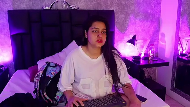 crystaldarliing online show from April 3, 11:14 pm