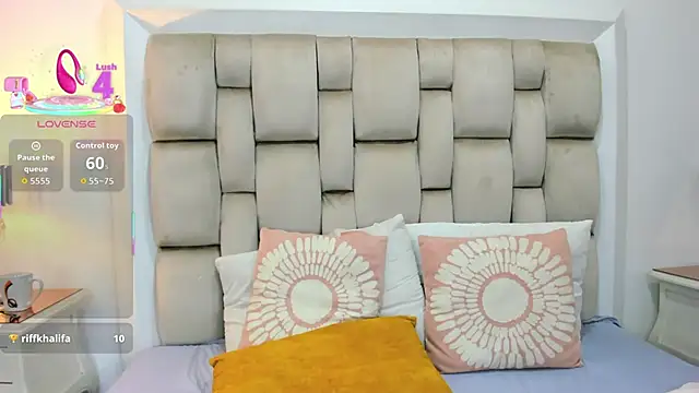 ValerieSoto online show from September 30, 7:52 pm