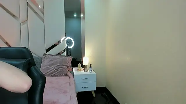 EmmaStonns online show from September 24, 2:05 pm