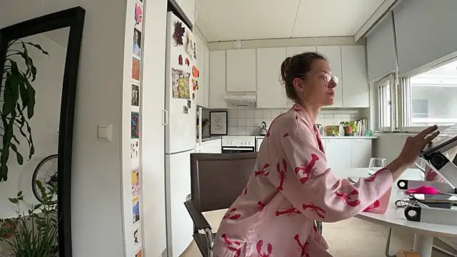 Scorpion Peach online show from October 7, 8:19 am