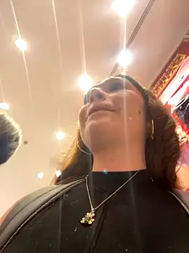 Isa Villamarin online show from September 10, 3:23 pm