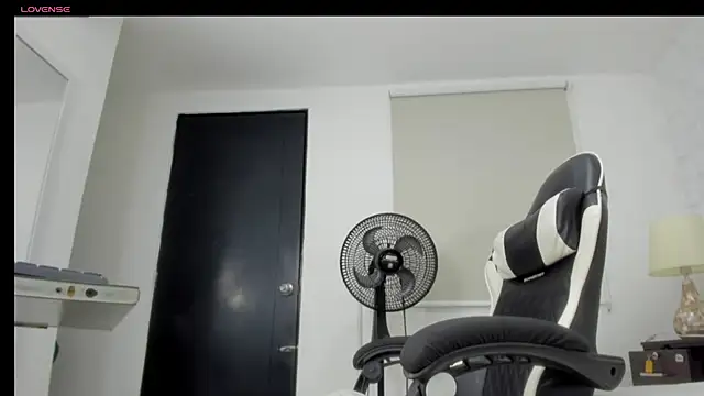 yulitza1025 online show from February 19, 12:37 pm