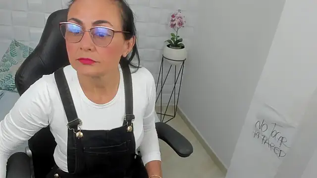 yulitza1025 online show from September 17, 12:25 pm