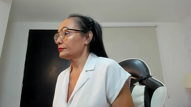 yulitza1025 online show from January 7, 1:03 pm