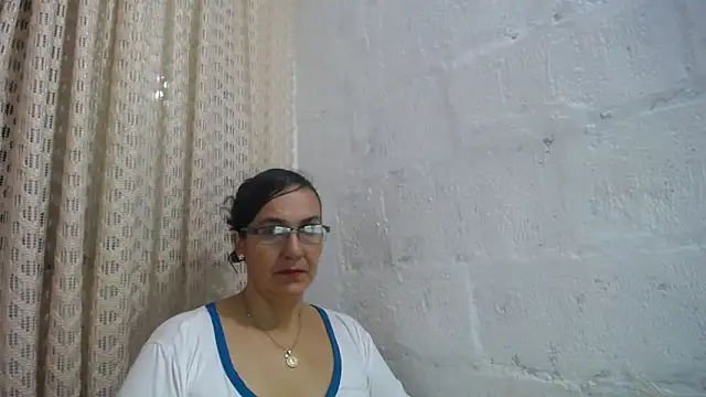 gabbyparker  online show from April 22, 9:39 am