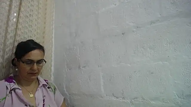 gabbyparker  online show from March 18, 8:36 pm