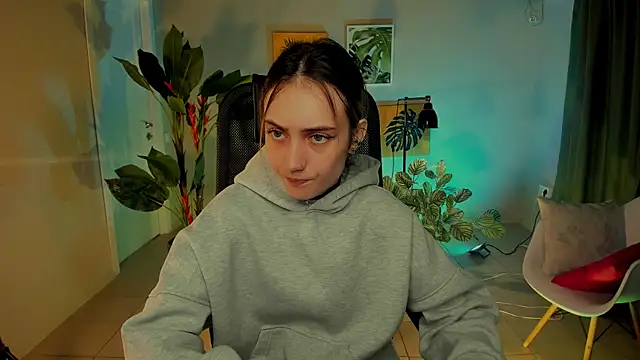 olivianorton online show from September 25, 12:04 pm