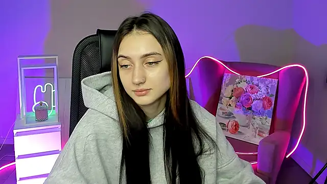 olivianorton online show from October 7, 12:20 pm