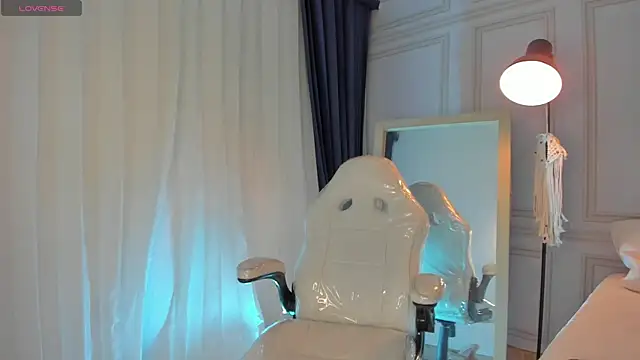 Doll Isa  online show from October 3, 7:19 pm