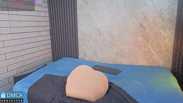 nena cupcake  online show from April 7, 11:34 am