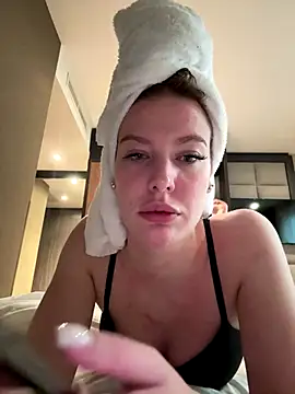 Chloemillerrxx online show from November 27, 12:30 pm