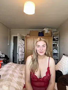 Layla 20  online show from October 6, 12:00 pm