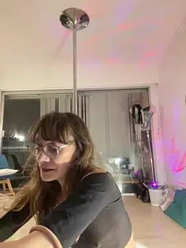 Chris06d22xh online show from February 2, 8:52 pm