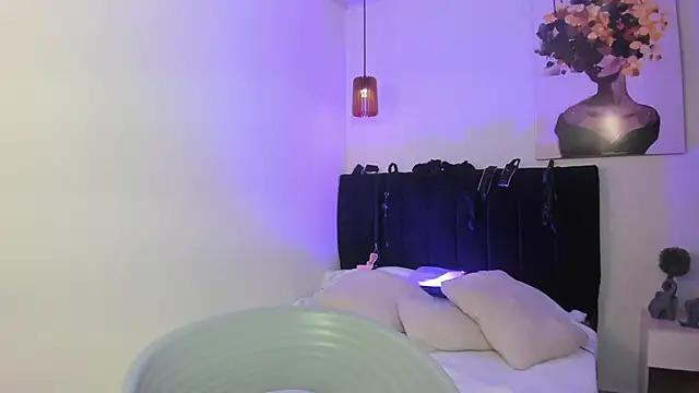 elisabethflores online show from October 30, 1:56 pm