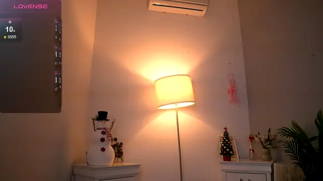 HotMollyX online show from December 16, 5:35 am