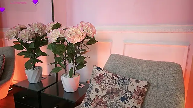 MilaCrave online show from March 26, 1:24 pm