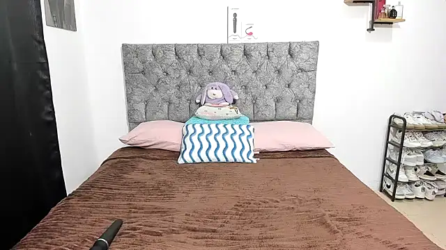 nay and aleja1 online show from December 23, 3:54 am