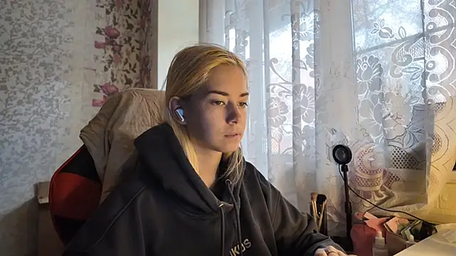 Witching Moon online show from October 15, 9:01 am