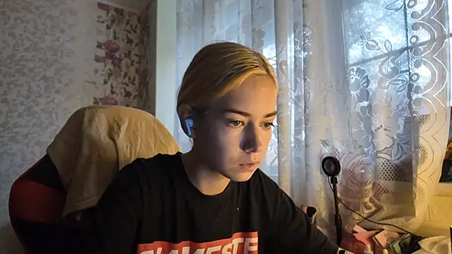 Witching Moon online show from October 16, 9:12 am