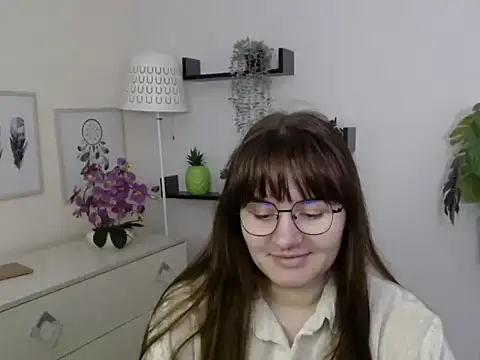 Julie Diamond online show from November 24, 1:46 pm