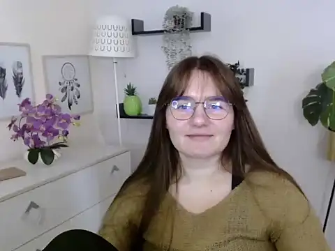 Julie Diamond online show from October 17, 1:25 pm