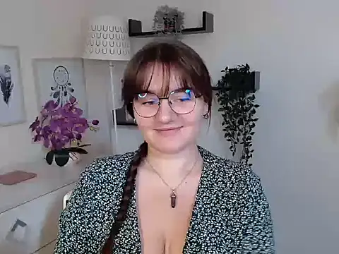 Julie Diamond online show from September 19, 12:37 pm