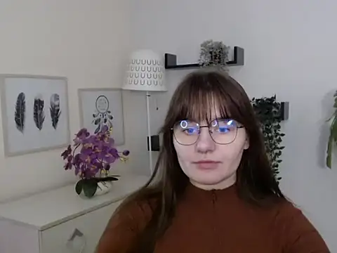 Julie Diamond online show from December 1, 5:15 pm