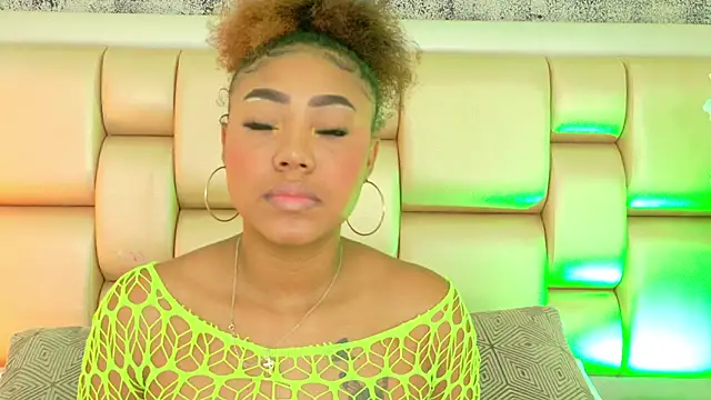 AngelaRoberts online show from March 21, 8:25 pm