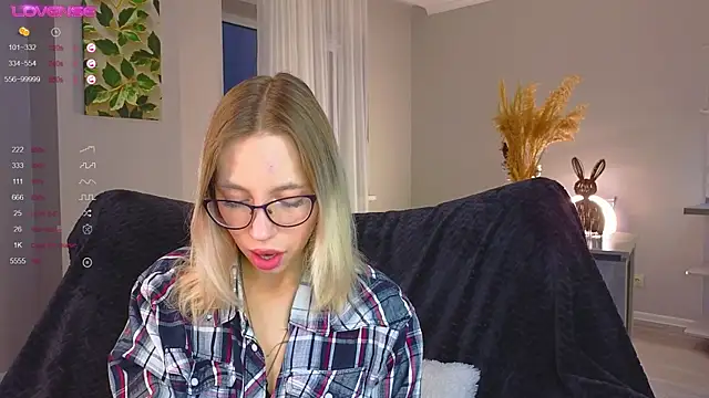 NyxaThorn online show from October 13, 2:53 pm