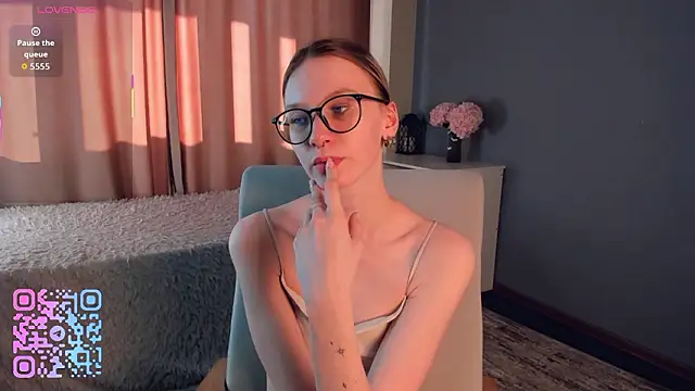 SharylSmalt online show from March 2, 5:08 am