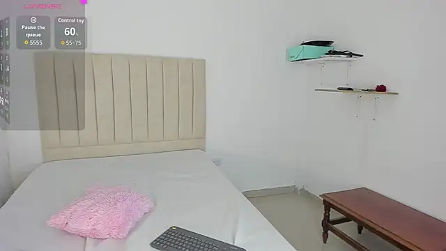 sashaa petit online show from November 5, 12:32 pm