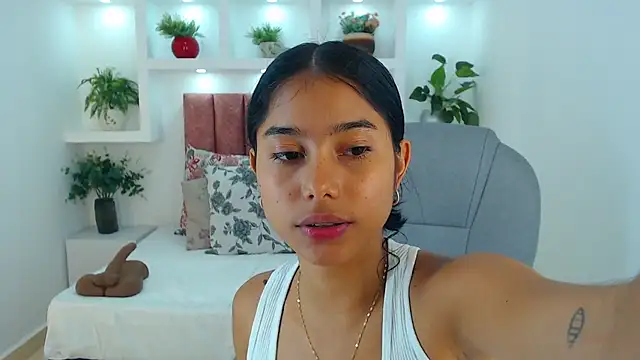 Milaa Star  online show from February 5, 3:31 am