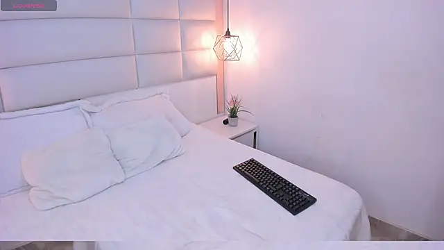 Salome Smitth 1 online show from March 6, 9:54 pm