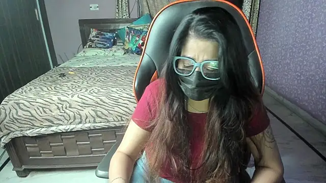 ShylaGill online show from October 26, 6:03 pm