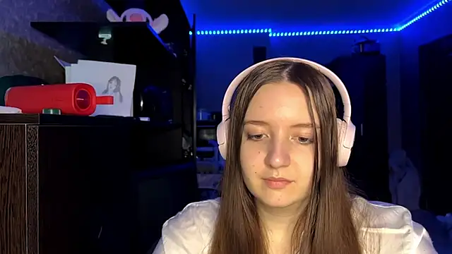 LauretteRagar online show from September 16, 6:05 pm