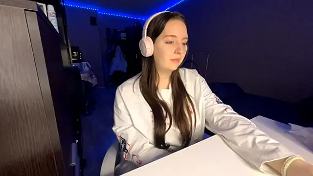 LauretteRagar online show from October 20, 6:11 pm