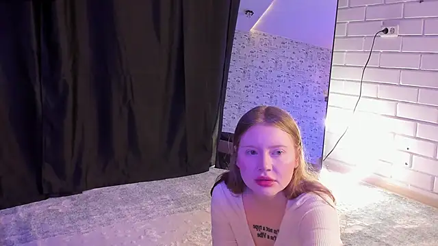 Lillie Berry online show from September 20, 4:44 am