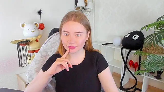 Lillie Berry online show from October 18, 5:10 am