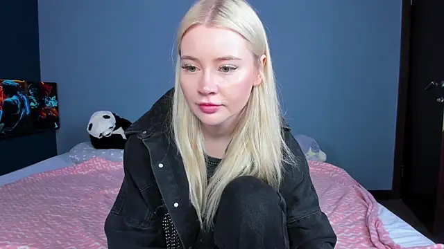 Lillie Berry online show from June 4, 4:17 am