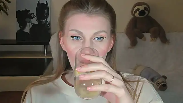 JuliaMuuun online show from September 12, 2:02 pm