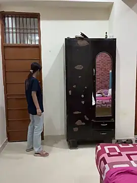 HORNYDIVYABABY online show from April 1, 4:04 pm