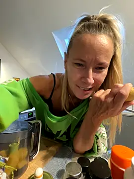 blondi2077 online show from October 9, 3:49 pm