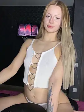 FavoriteKira online show from March 7, 5:09 pm