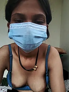 Shivani2002 online show from November 5, 8:30 am