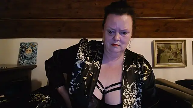 TiffanyMature online show from June 3, 8:25 pm
