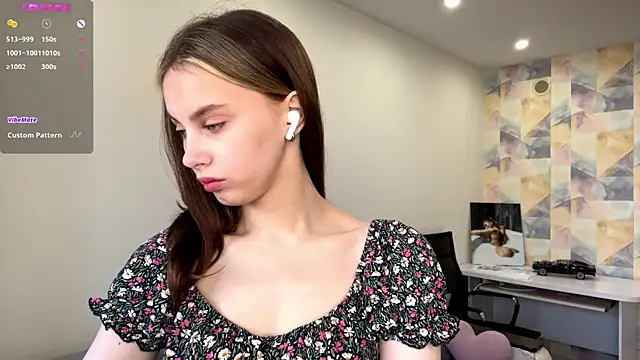 NylaNadler online show from March 29, 4:11 am